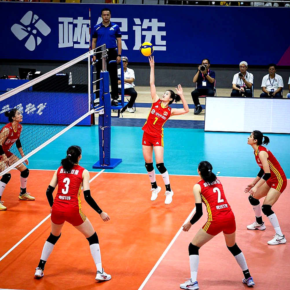 Sự thật sau tiếng còi: Hành trình 25 năm của một cựu trọng tài Việt giữa lòng bóng đá Anh