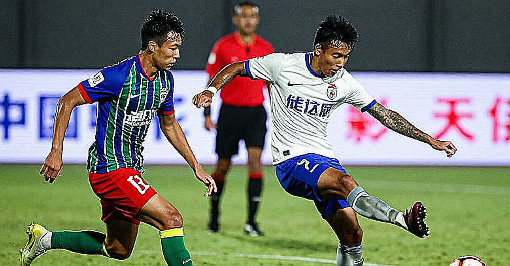 Alisson, khoản phạt 8.000 bảng và hai đường ray không bao giờ gặp nhau