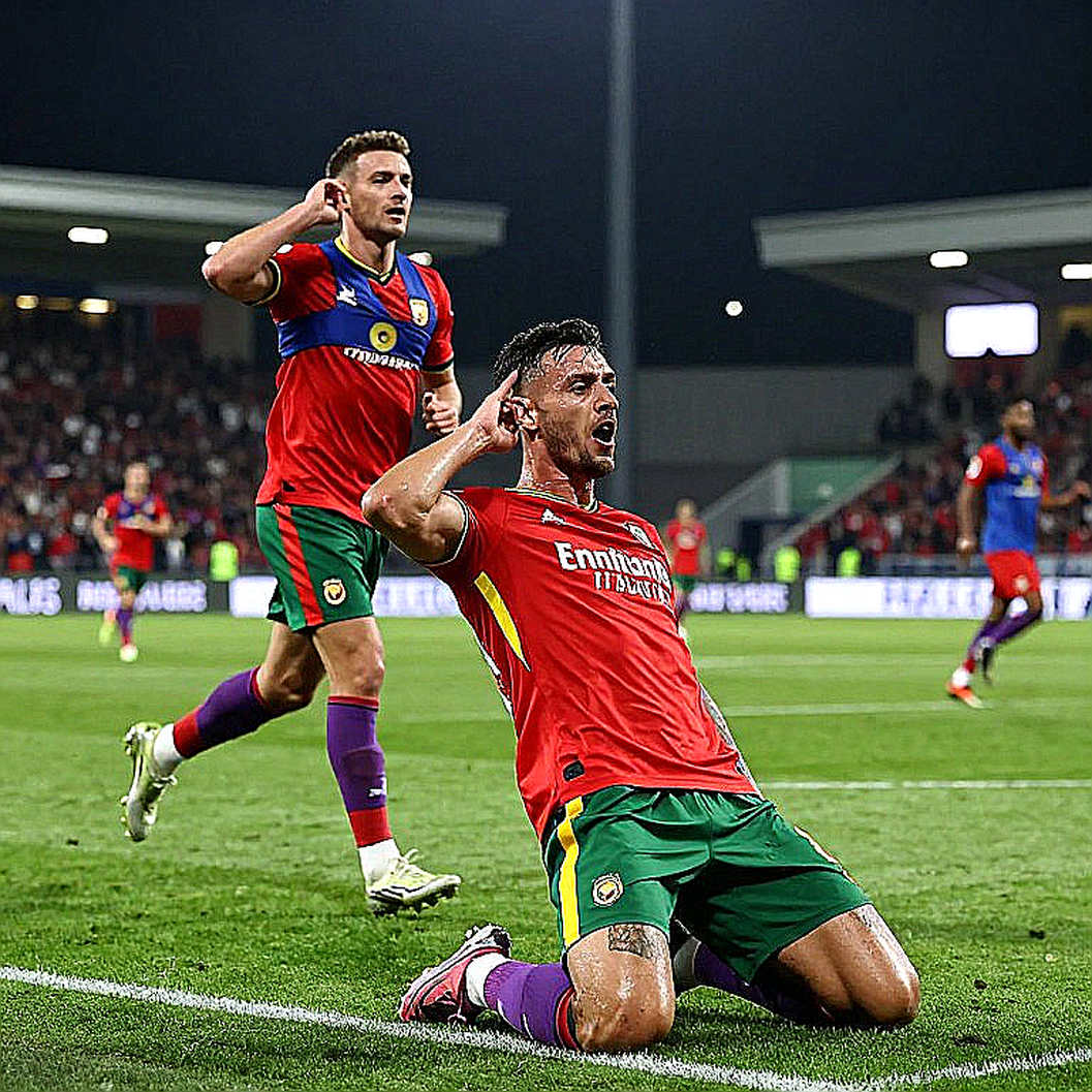 Farioli từ chối 'Netflix của bóng đá' trước O Clássico: Porto và bài toán hàng tiền vệ Benfica