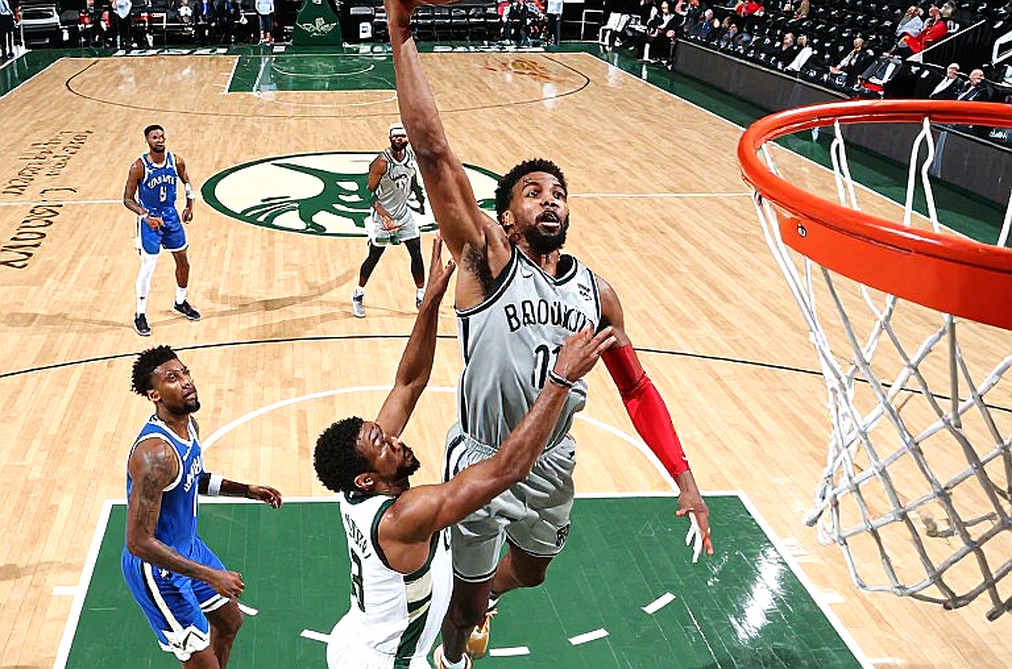 Efes 89-80 Besiktas: hiệp một 57 điểm, quý ba 8 điểm và một chiến thắng bị đọc sai